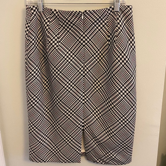 Women’s skirt - Picture 2 of 3